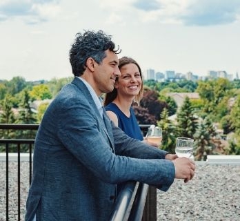 When it comes to the allure of city living, most people think of having improved access to culture, entertainment, work, transportation. What doesn’t show up on those mental checklists is greenspace; many assume they’ll have to give up their gardens and yards for an urban lifestyle.